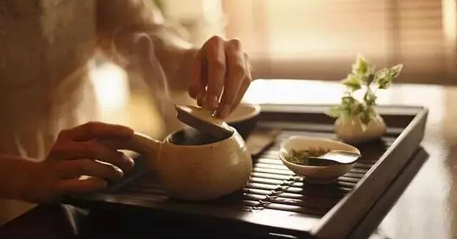 新年朋友圈不会写？这50条走心茶文案请收好！