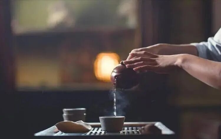 中年人最大的体面：给自己留一杯茶的时间