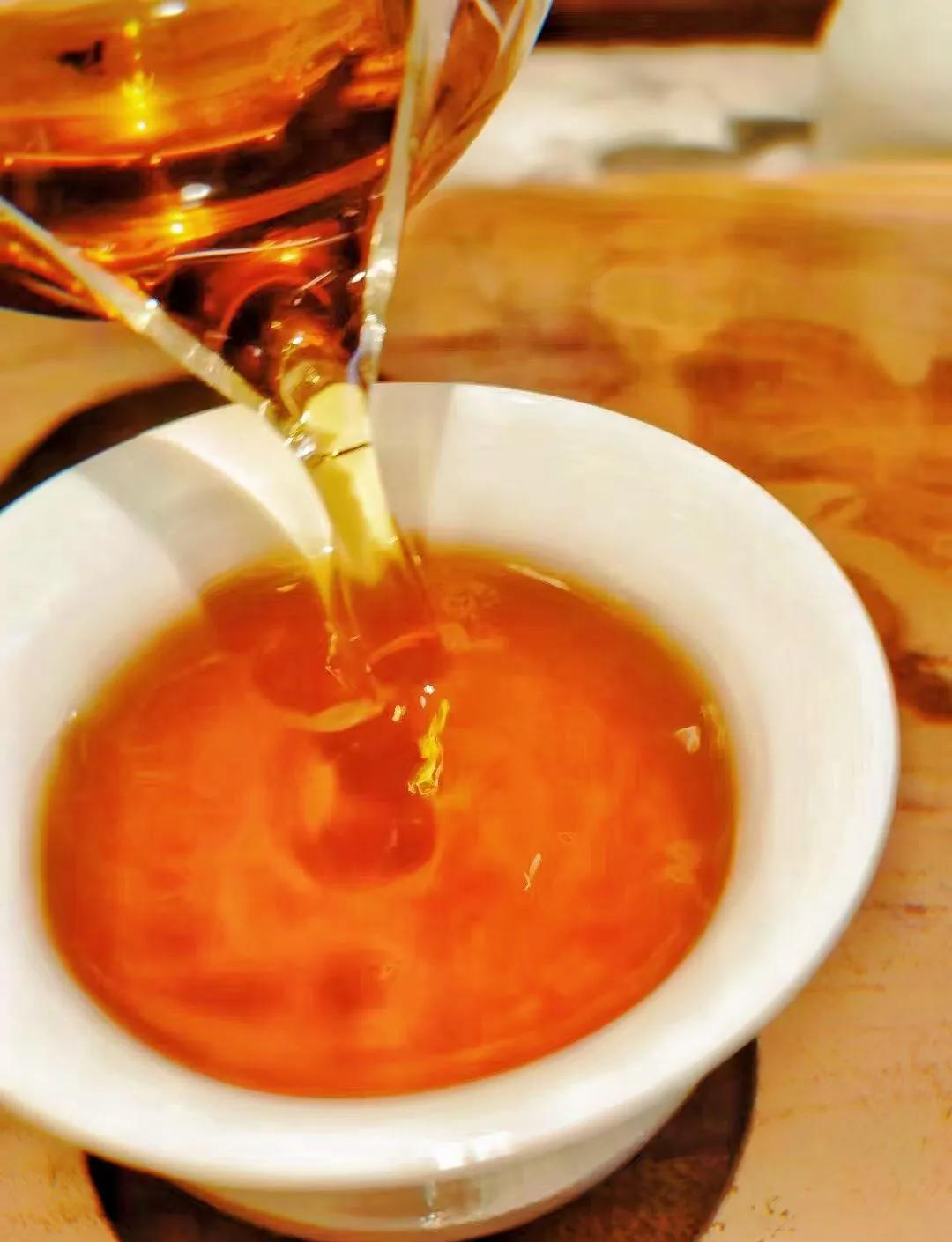 你存的普洱茶,真的在变好吗?揭开“越陈越香”背后的真实逻辑(深度好文)